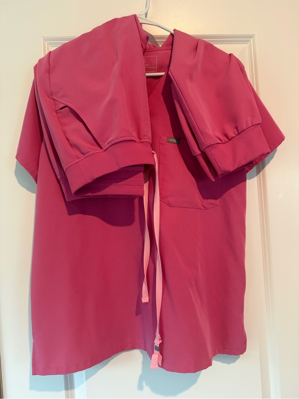 Figs scrub set-breast cancer awareness.Large one pocket top, medium jogger bott.
